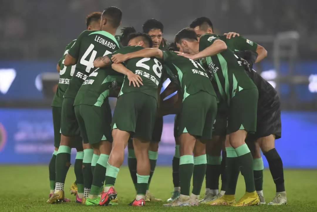 足球球队成绩低迷教练组内部传出不和谣言的简单介绍