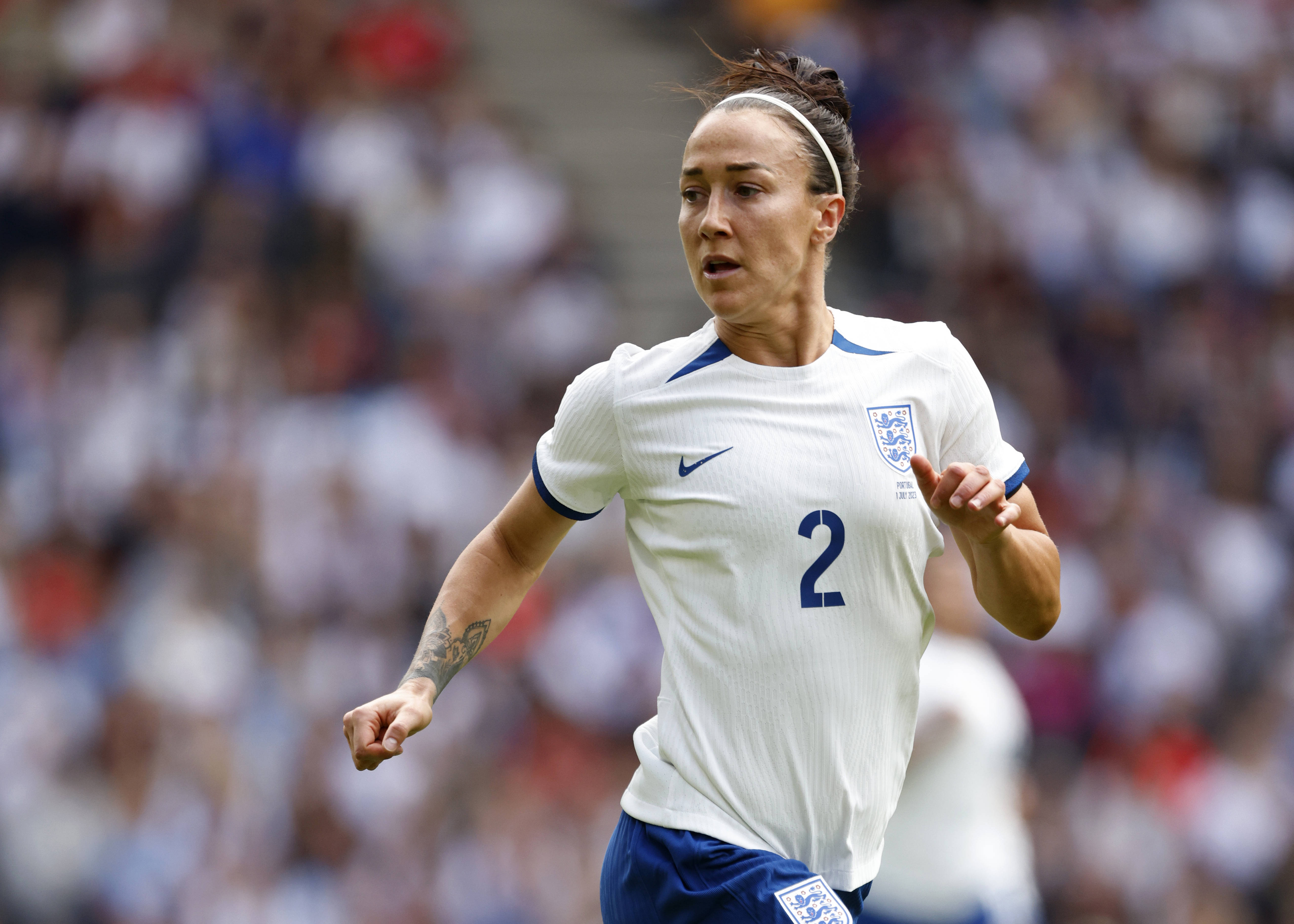 英格兰女足选手身姿婀娜，精湛技艺令人惊叹的简单介绍